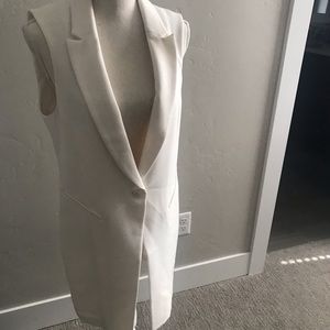 Lovely cream sleeveless blazer